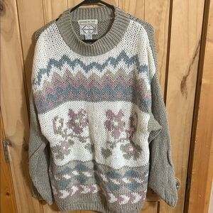 Vintage Goldentouch Women's Cream Crew Neck Sweater